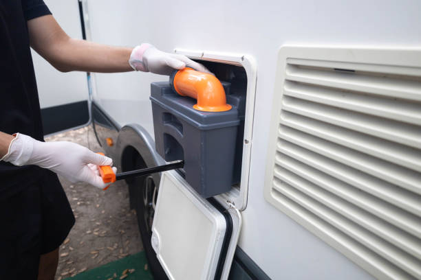 Best Porta potty delivery and setup  in Fairbury, IL